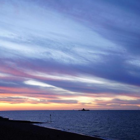 Two Bedroom Private Cottage With Private Parking Just By The Sea Херн-Бей Экстерьер фото