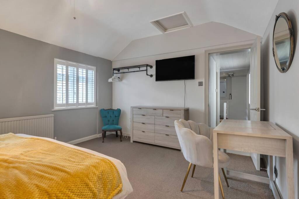 Two Bedroom Private Cottage With Private Parking Just By The Sea Херн-Бей Экстерьер фото