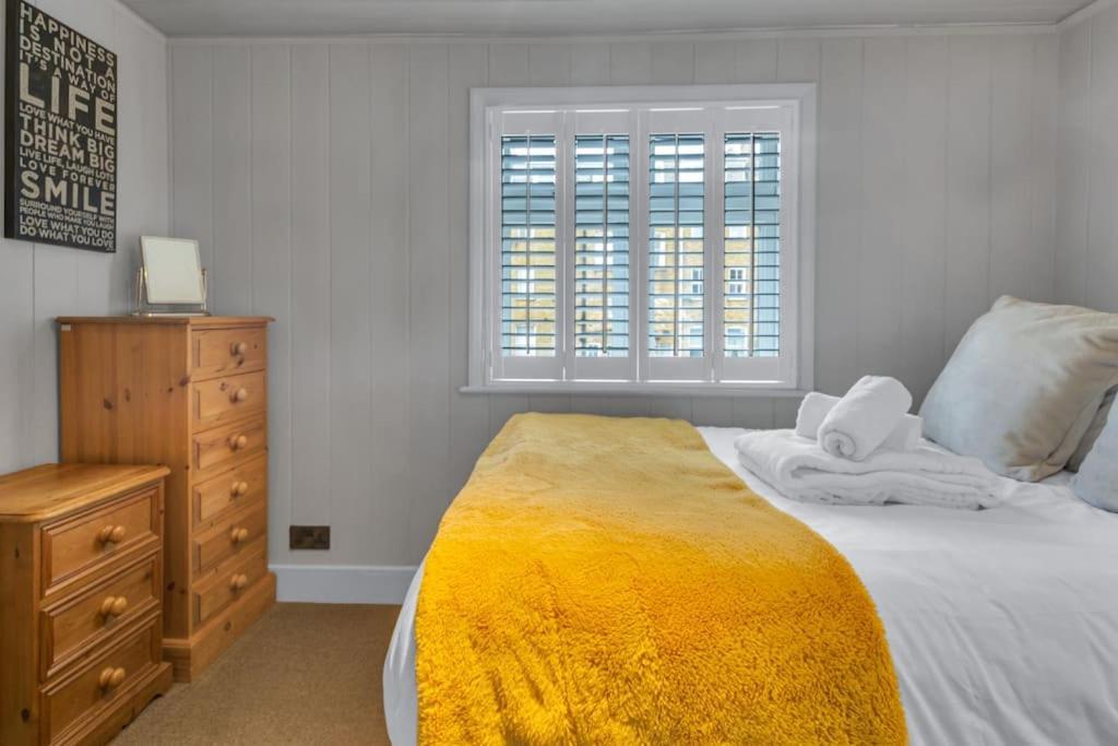Two Bedroom Private Cottage With Private Parking Just By The Sea Херн-Бей Экстерьер фото