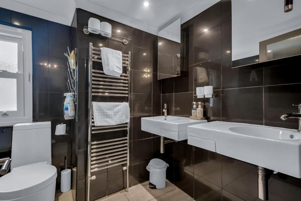 Two Bedroom Private Cottage With Private Parking Just By The Sea Херн-Бей Экстерьер фото