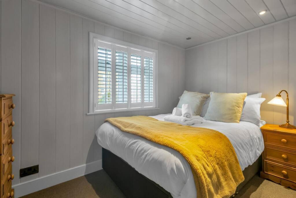 Two Bedroom Private Cottage With Private Parking Just By The Sea Херн-Бей Экстерьер фото