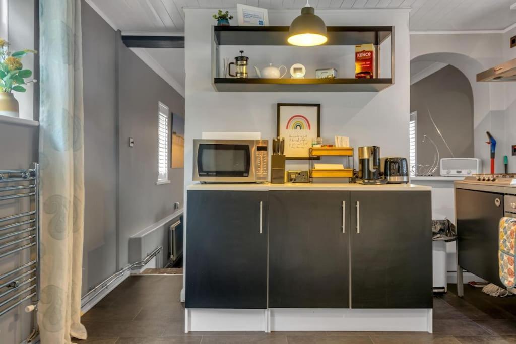 Two Bedroom Private Cottage With Private Parking Just By The Sea Херн-Бей Экстерьер фото