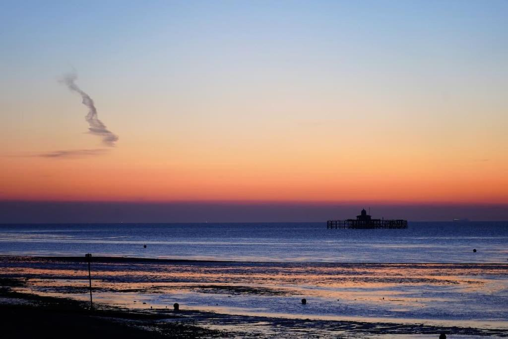 Two Bedroom Private Cottage With Private Parking Just By The Sea Херн-Бей Экстерьер фото