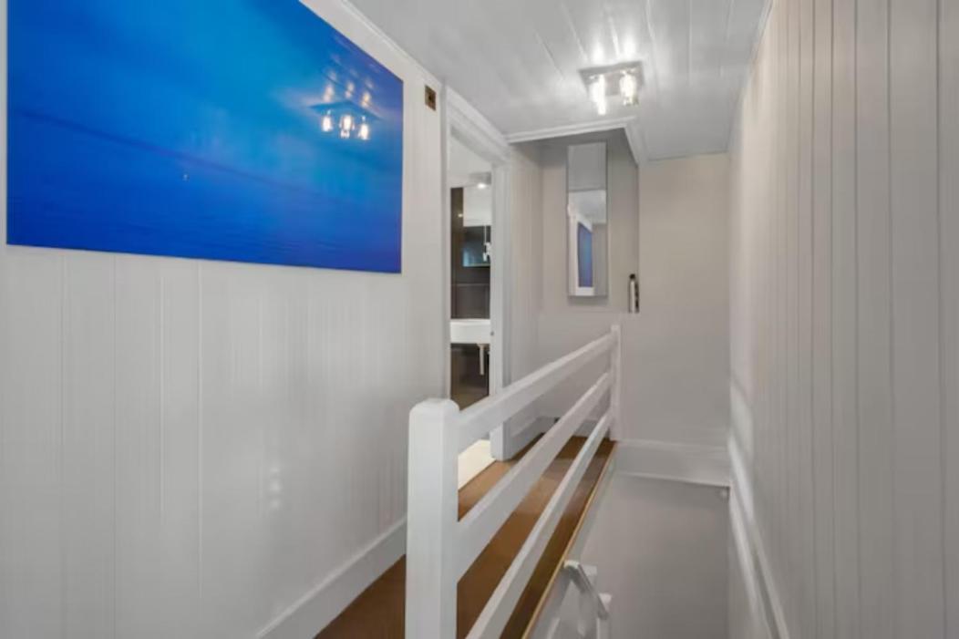 Two Bedroom Private Cottage With Private Parking Just By The Sea Херн-Бей Экстерьер фото