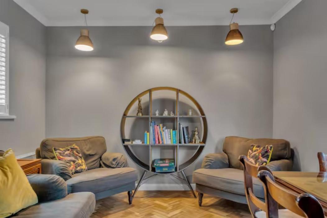Two Bedroom Private Cottage With Private Parking Just By The Sea Херн-Бей Экстерьер фото